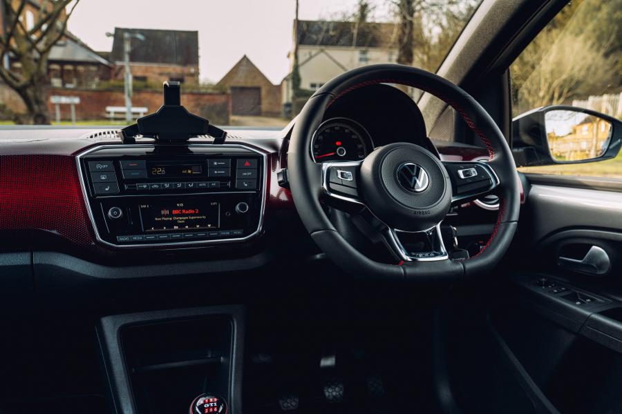 Торпедо Volkswagen up! GTI 2020 года  (UK) (фото 3 из 40)